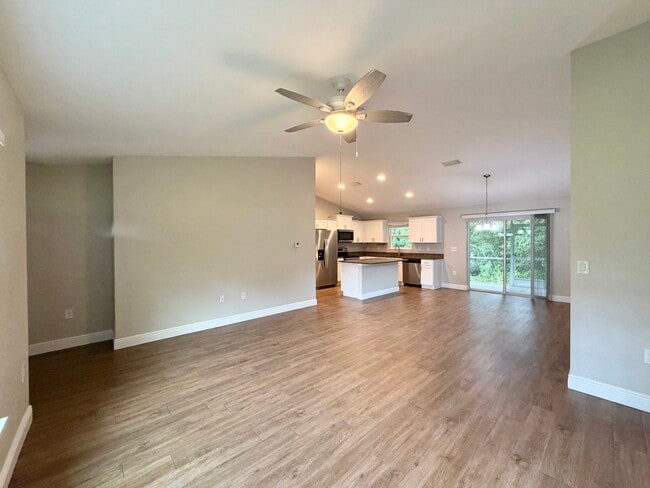 9065 N Akola Way