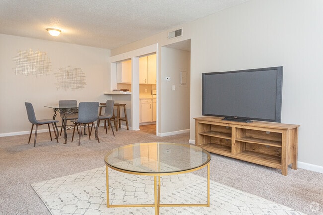2BR, 2BA - 1,050SF