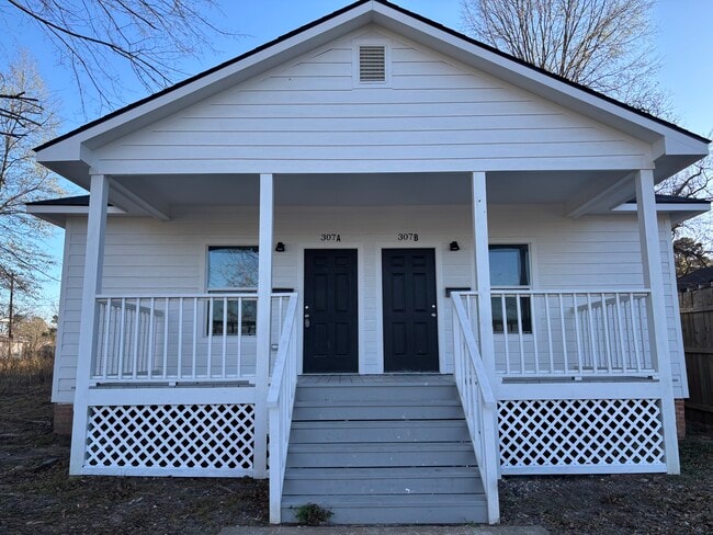 Building Photo - 307 Lister St