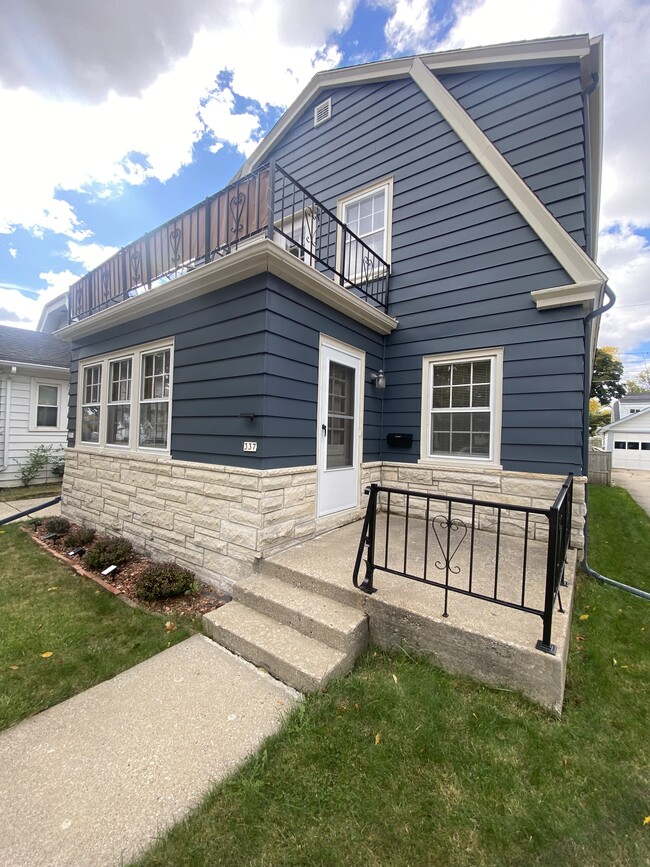 Front Entry of Apartment - 337 N 70th St Apartments Unit 337