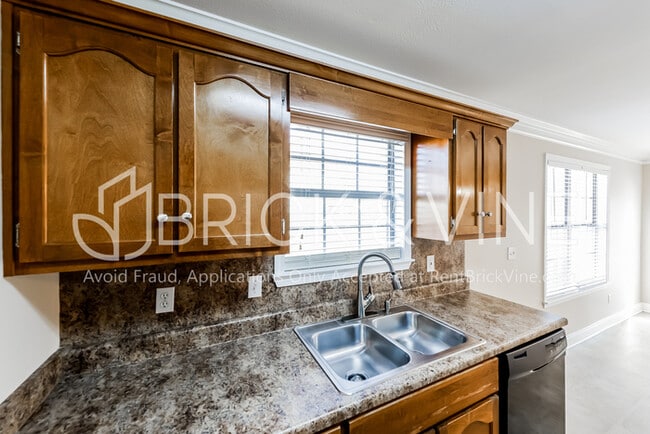 Photo - 229 Saratoga Ln