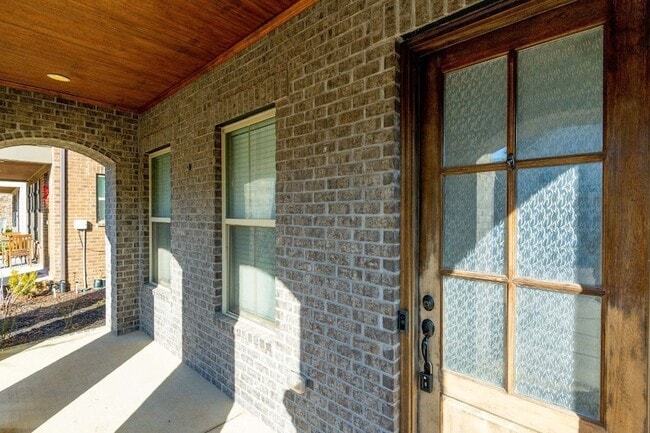 Photo - 318 Cornelius Wy