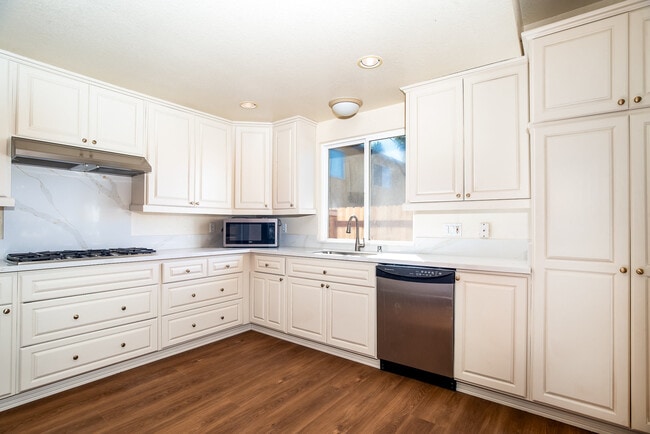 Photo - 1908 Broadway