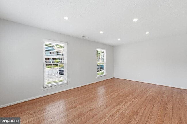 Photo - 2401 W Rosecroft Village Cir