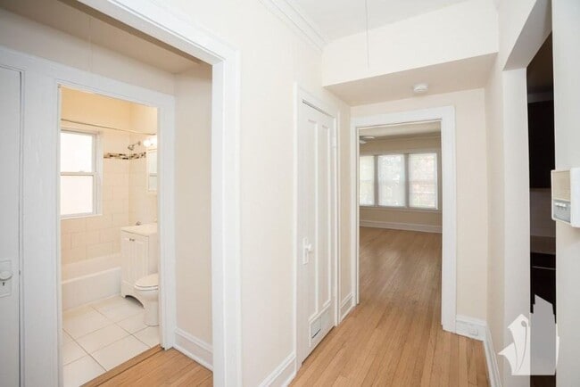 Photo - 5208 N Leavitt St Unidad 5208 2