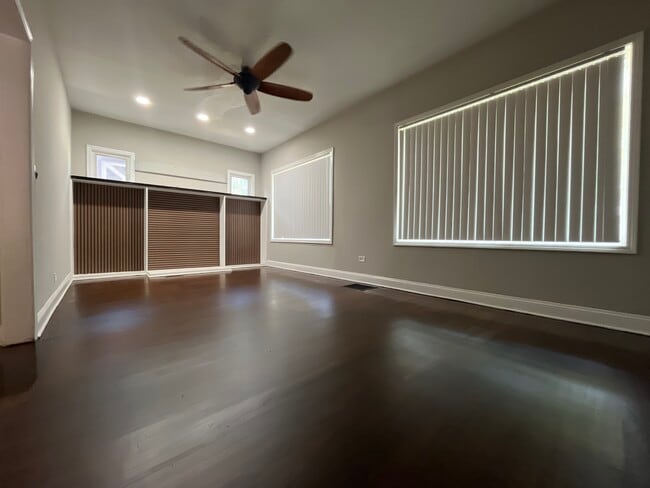 Building Photo - 7540 S Wabash Ave Rental