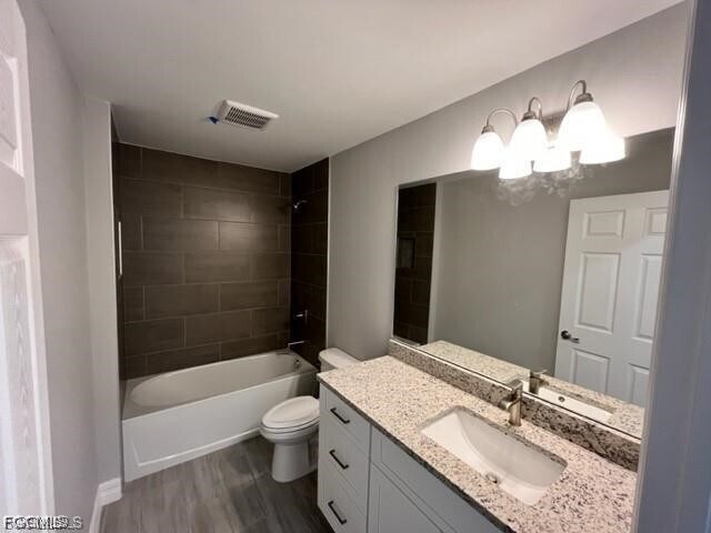 Photo - 842 Cervantes St E