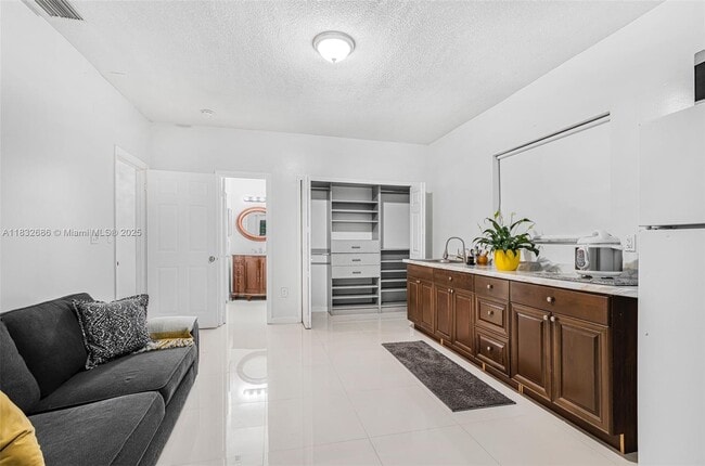 Building Photo - 14156 SW 148th Ave Unit 2 Rental