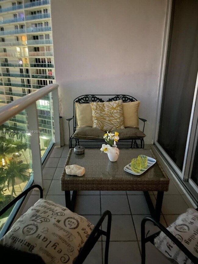 Building Photo - 100 Bayview Dr Unit 917 Rental