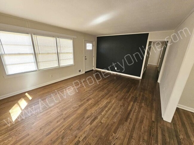 Photo - 777 Windsor Rd