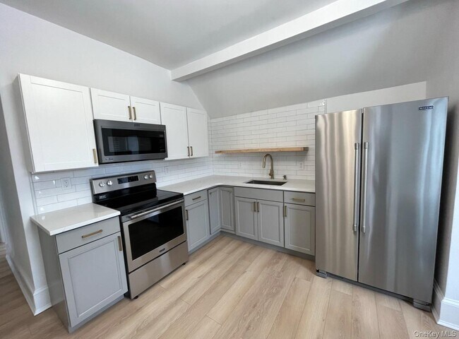 Photo - 1054 Main St