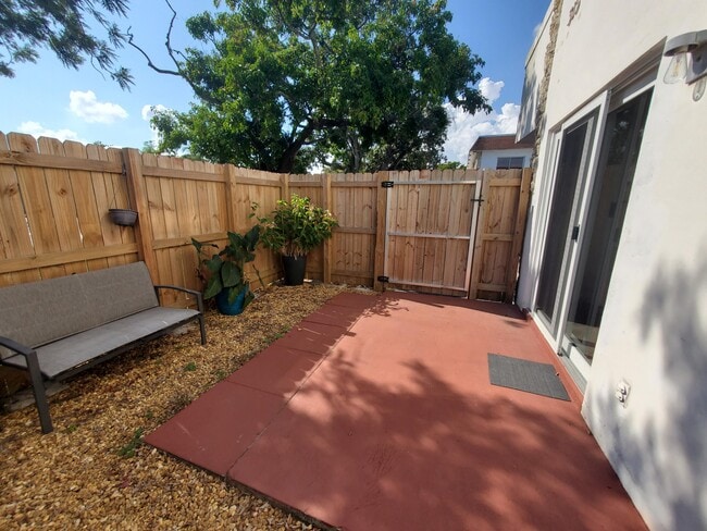 Photo - 313 SW 1st St Unit L-4