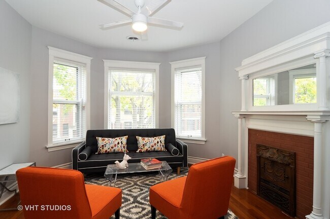 Photo - 1052 N Leavitt St Unit 2