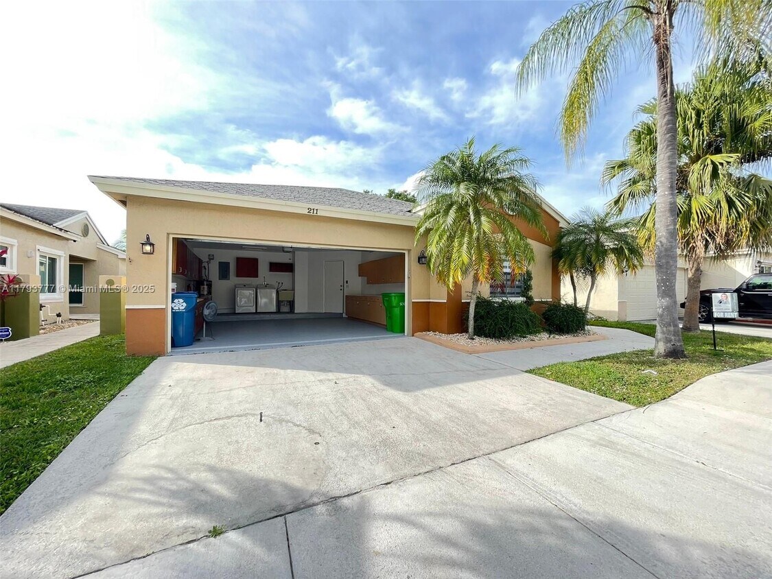 Photo - 211 E Riverbend Dr (Sunrise, FL)