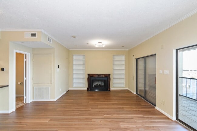 Photo - 351 Lakeside Ln Unit 305