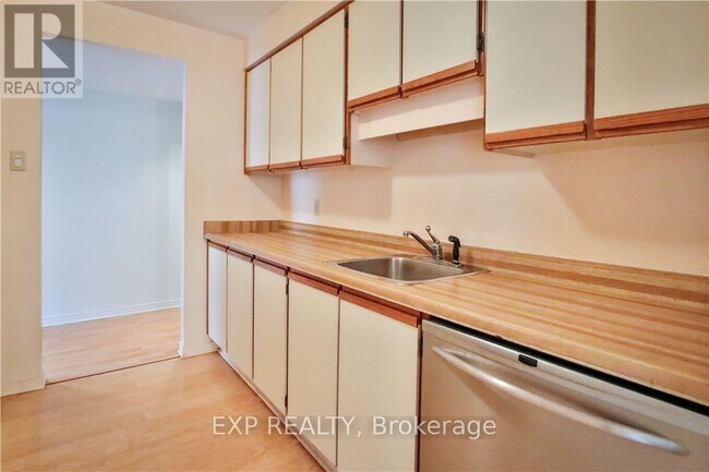 Photo - 470 Laurier Ave W Unit 403