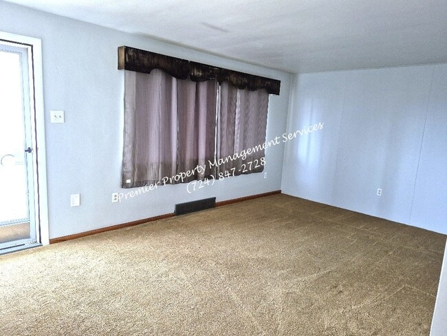 Photo - 990 Clearview Dr