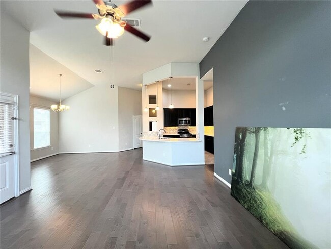 Photo - 613 Palmilla St