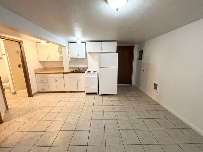 Photo - CK1391-B*-Owner auto-approve up to $500 repairs Unit F