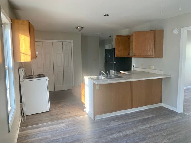 Photo - Promise Land Historic Walking District Downtown Morehead City! Charming 4 bedroom 1 1/2 bath Home...