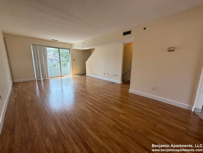 Building Photo - 148 North Beacon St Unit 1 Rental
