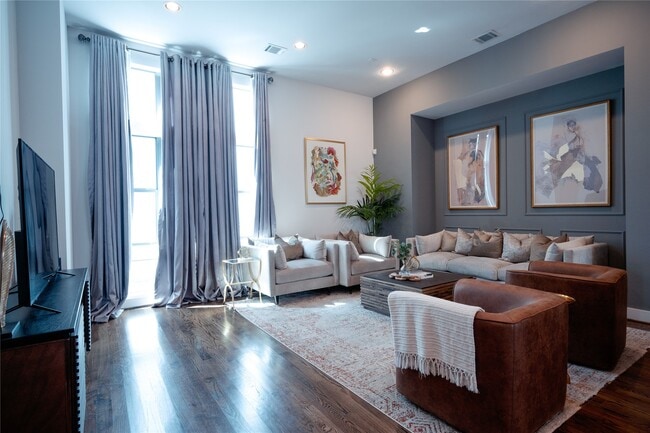 Photo - 2826 Clay St