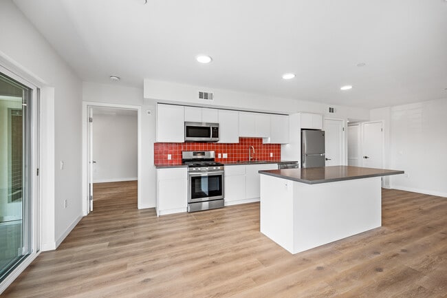 Photo - 6363 Tyrone Ave Unidad 305