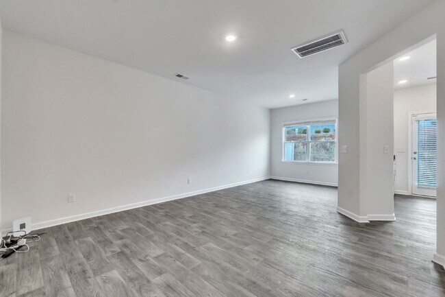 Photo - Beautiful 3 BR / 2.5 BA Townhome with Patio & Community Amenities $1,725/mo rent**