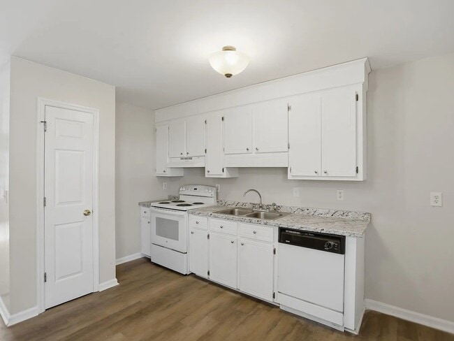 Photo - 4044 Cedars Pkwy