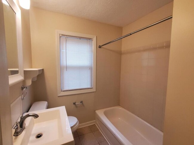 Photo - 2553 Greenvale Rd