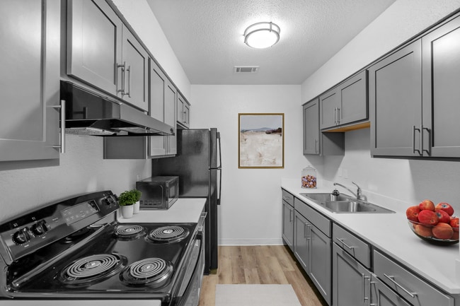 27194-5_1.jpg - Forest Creek Apartments