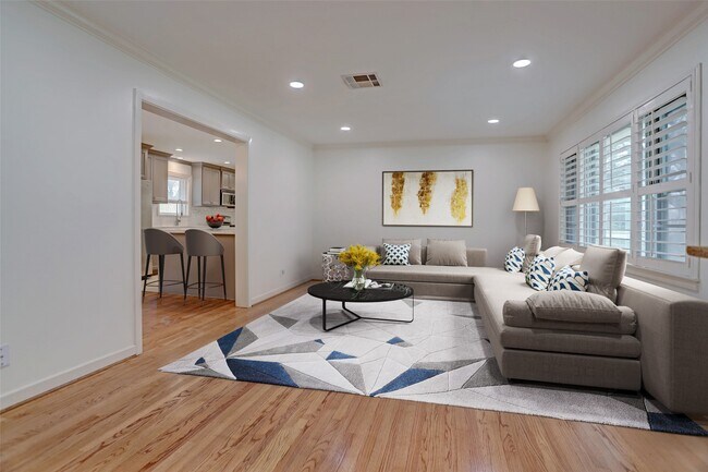 Photo - 9917 Cedardale Dr