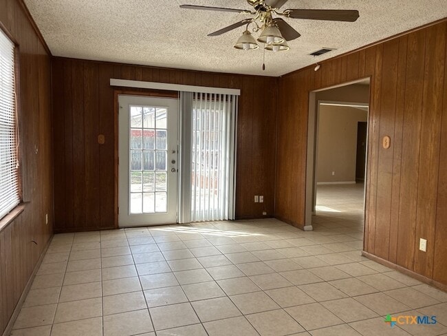 Photo - 2404 Carnation Dr