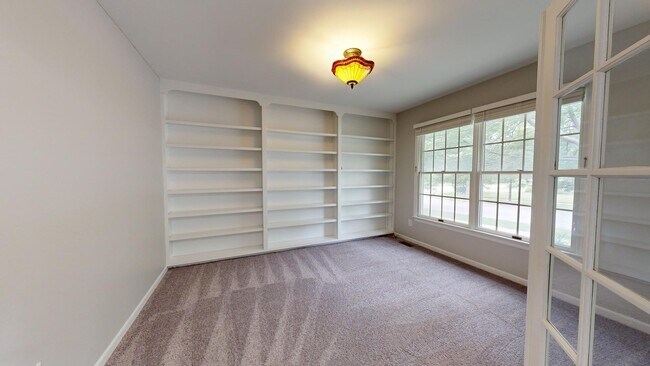 Photo - 2425 Foxway Dr