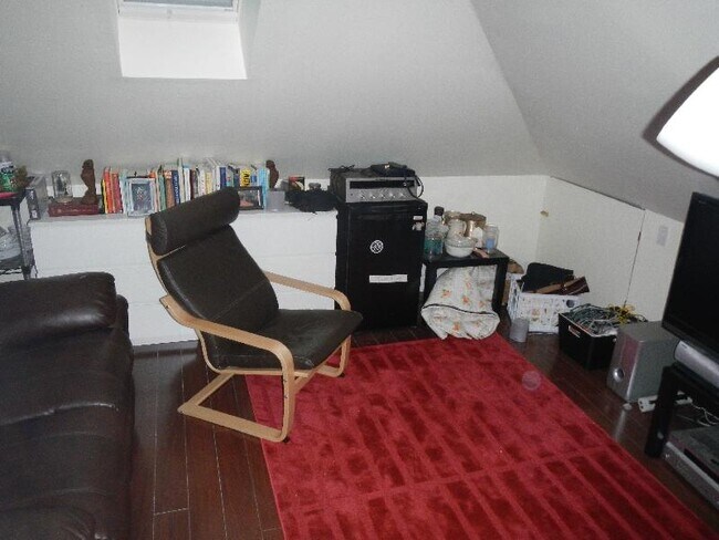 Images are representative samples of the advertised unit. Actual units shown during tours may differ - 16 Stockwell St Unit 01E