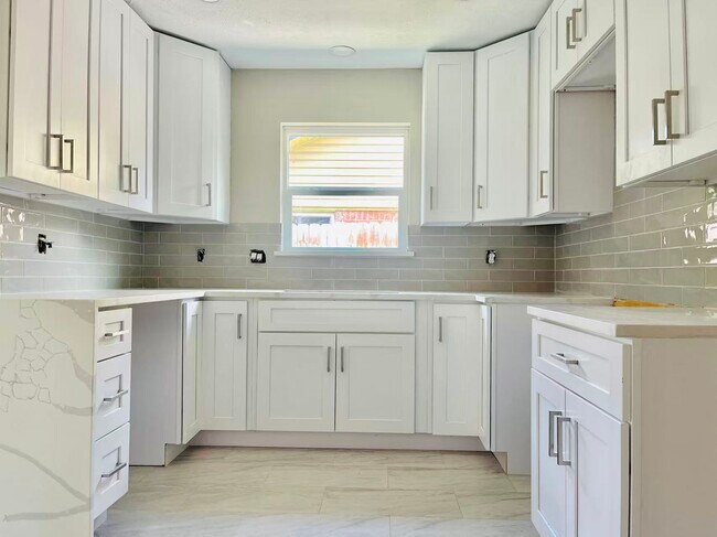 Photo - 1811 Hanbury Ct