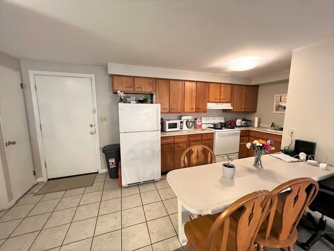 Photo - Spacious 1 Bdr Apt Across from KSU - Prele...