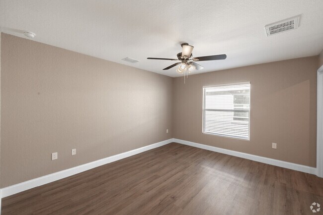 1118 Gay Rd
