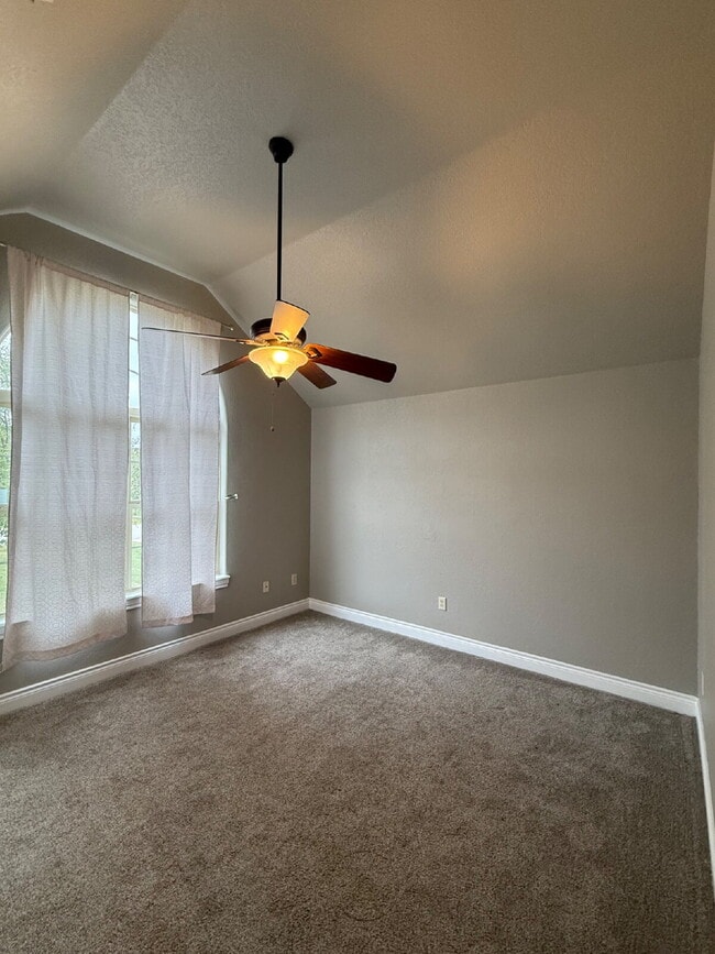 Photo - Great Outdoor Living Space / 4BR with 3 Ca...