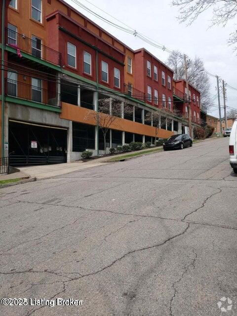 Building Photo - 2415 Brownsboro Rd Rental