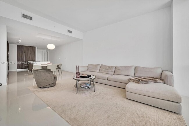 Photo - 851 NE 1st Ave Unidad 1701