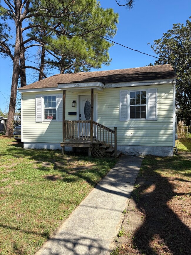 Photo - 1200 Southlawn Blvd