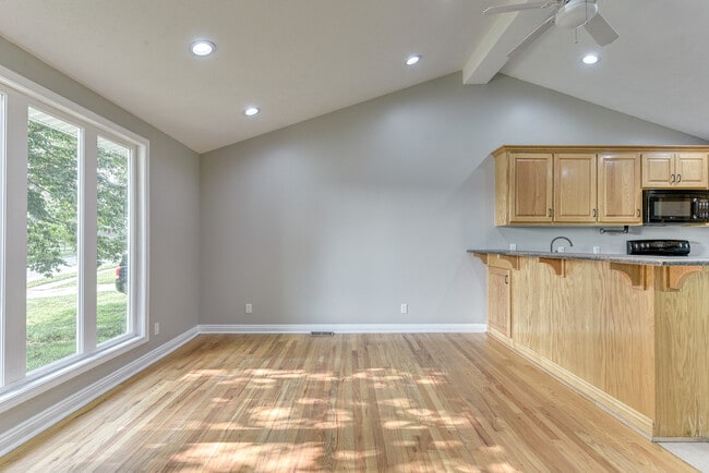 Photo - 5710 N 68th St