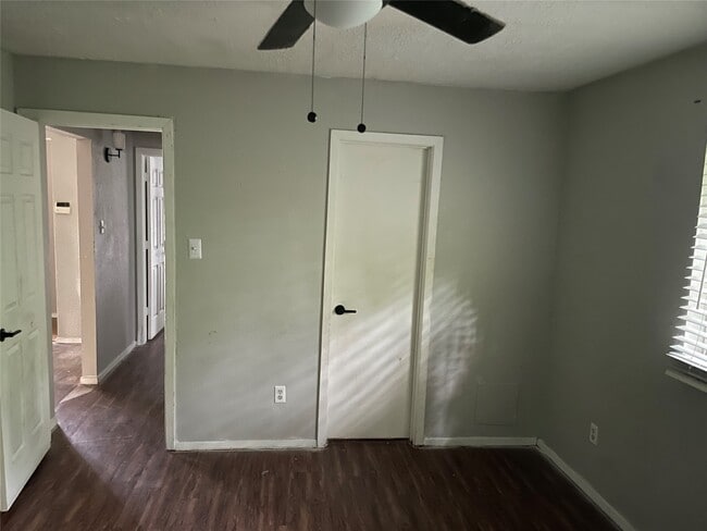 Building Photo - 1026 W Brompton Dr