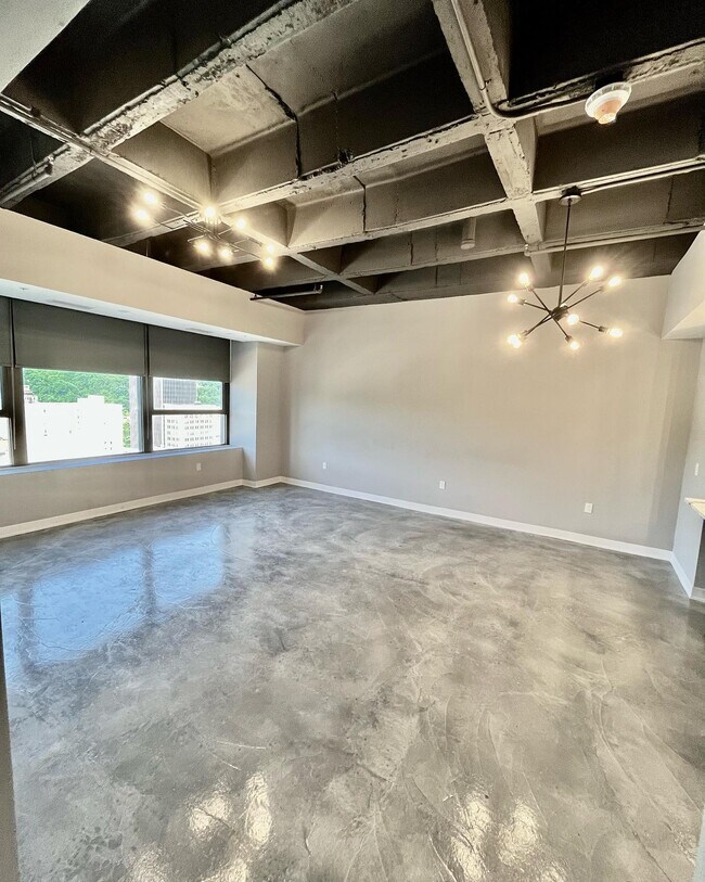 900 on Lee Apartments For Rent in Charleston, WV