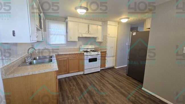 Photo - 3 Bedroom in MWC!