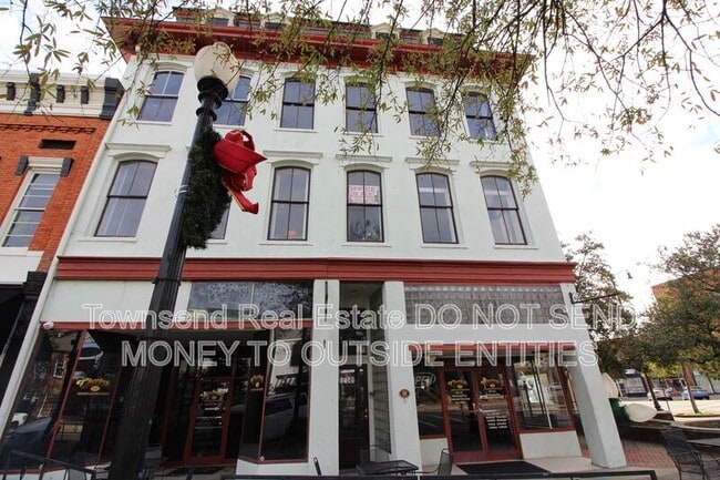 Photo - 102 Person St