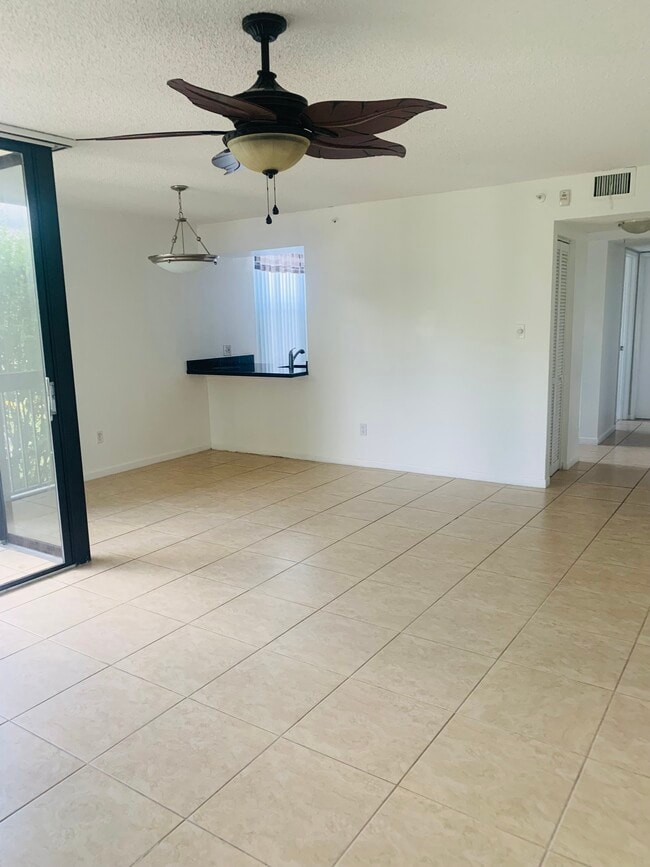 820 Lavers Cir Unit G-311