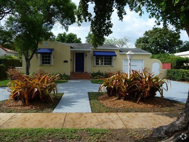 Building Photo - 6256 SW 14th St Rental