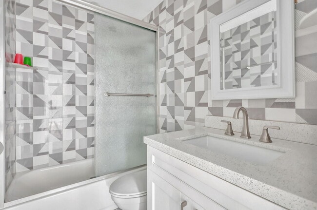 Photo - 810 Lake Shore Dr Unidad 44